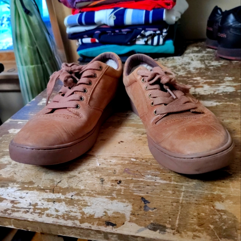 UGG Men's Classic Trainers Size 10 Leather